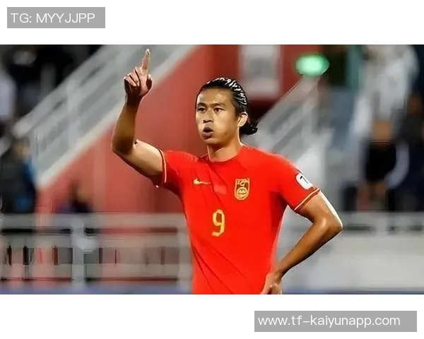 张玉宁与对方球员上半场激烈冲突各自领到黄牌引发热议 张玉宁与对方球员上半场激烈冲突各自领到黄牌引发热议