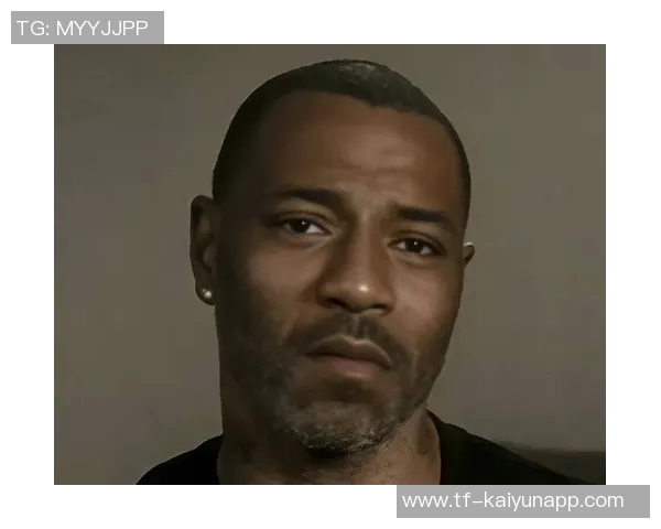 马丁谈追梦争吵后情绪低落如孩童抱球独自回房的心境