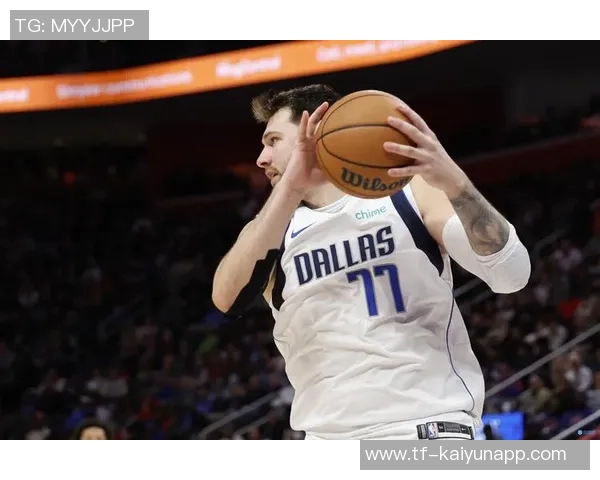 东契奇瘦身显成效半场高效得分22分展现攻防全能实力 东契奇瘦身显成效半场高效得分22分展现攻防全能实力