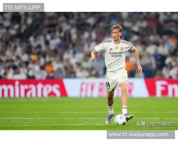 姆巴佩因裁判第98分钟吹哨不满上前理论遭黄牌处罚引发争议 姆巴佩因裁判第98分钟吹哨不满上前理论遭黄牌处罚引发争议